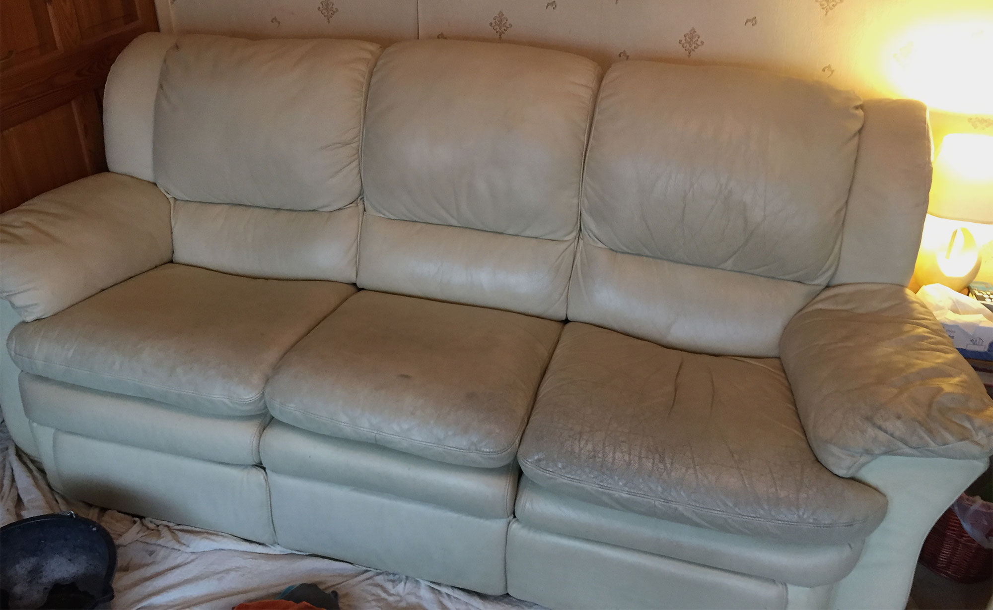 does white leather sofa get dirty